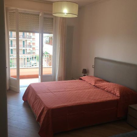 Minerva Apartment Deiva Marina Luaran gambar