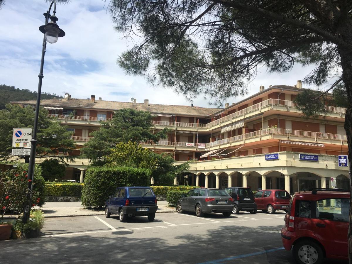 Minerva Apartment Deiva Marina Luaran gambar
