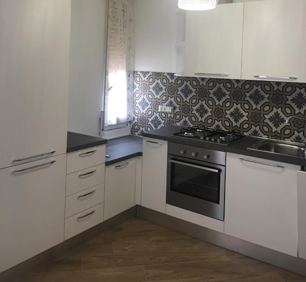 Minerva Apartment Deiva Marina Luaran gambar