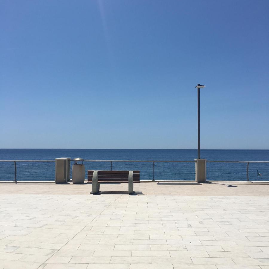 Minerva Apartment Deiva Marina Luaran gambar