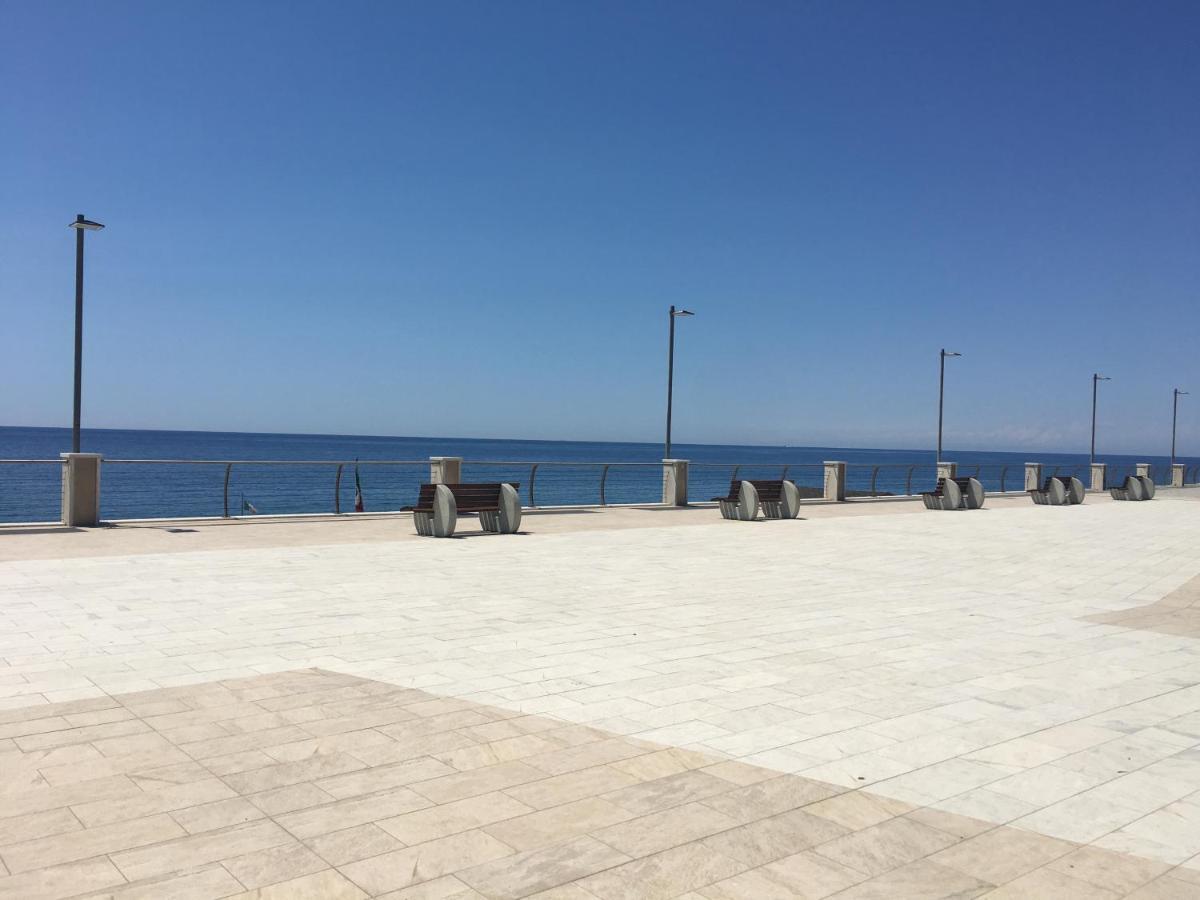 Minerva Apartment Deiva Marina Luaran gambar